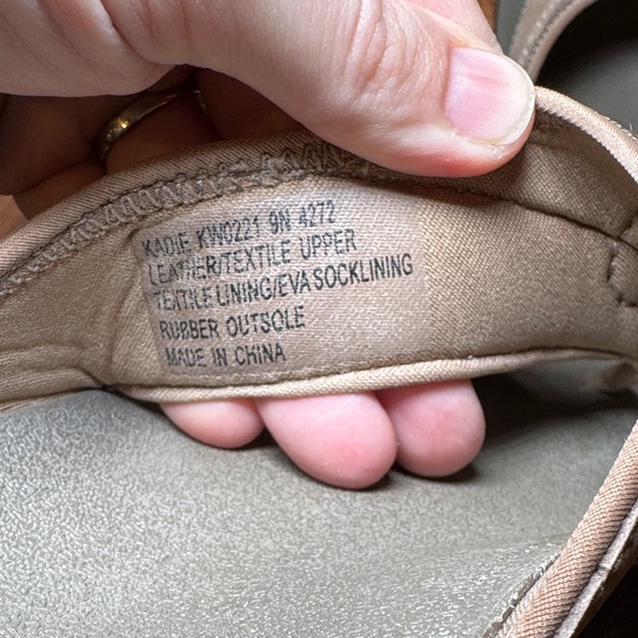 ABEO Beige and Olive Sandals flip flops woman’s size 9 - Picture 5 of 8